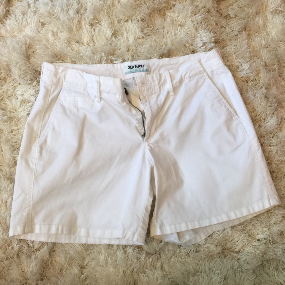 Old Navy White Shorts 🌤